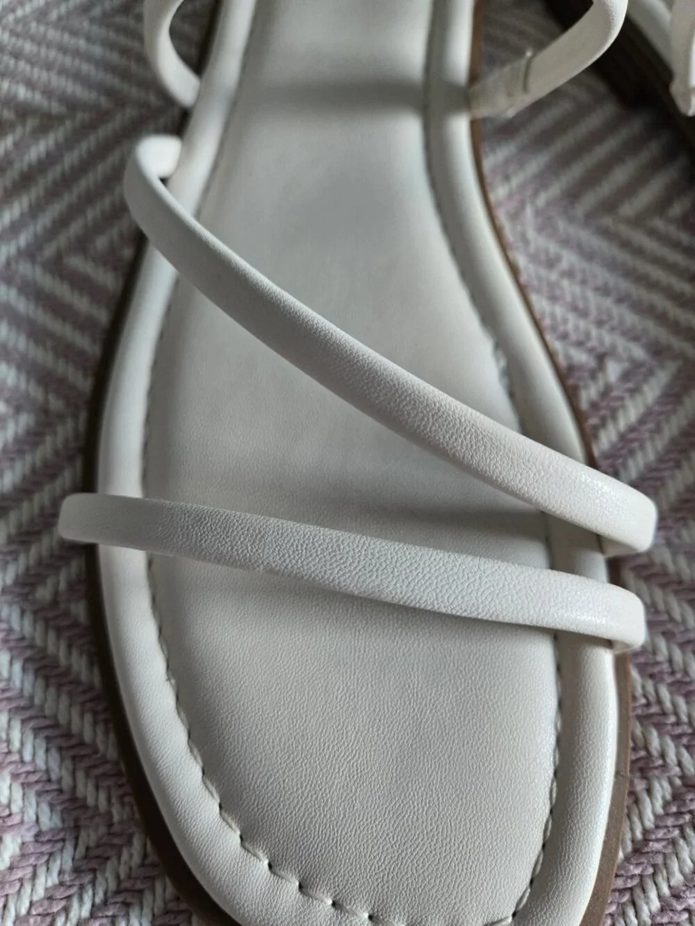 Universal Thread Women's Louie Casual Slip On Strappy Slide Sandals - White - 9